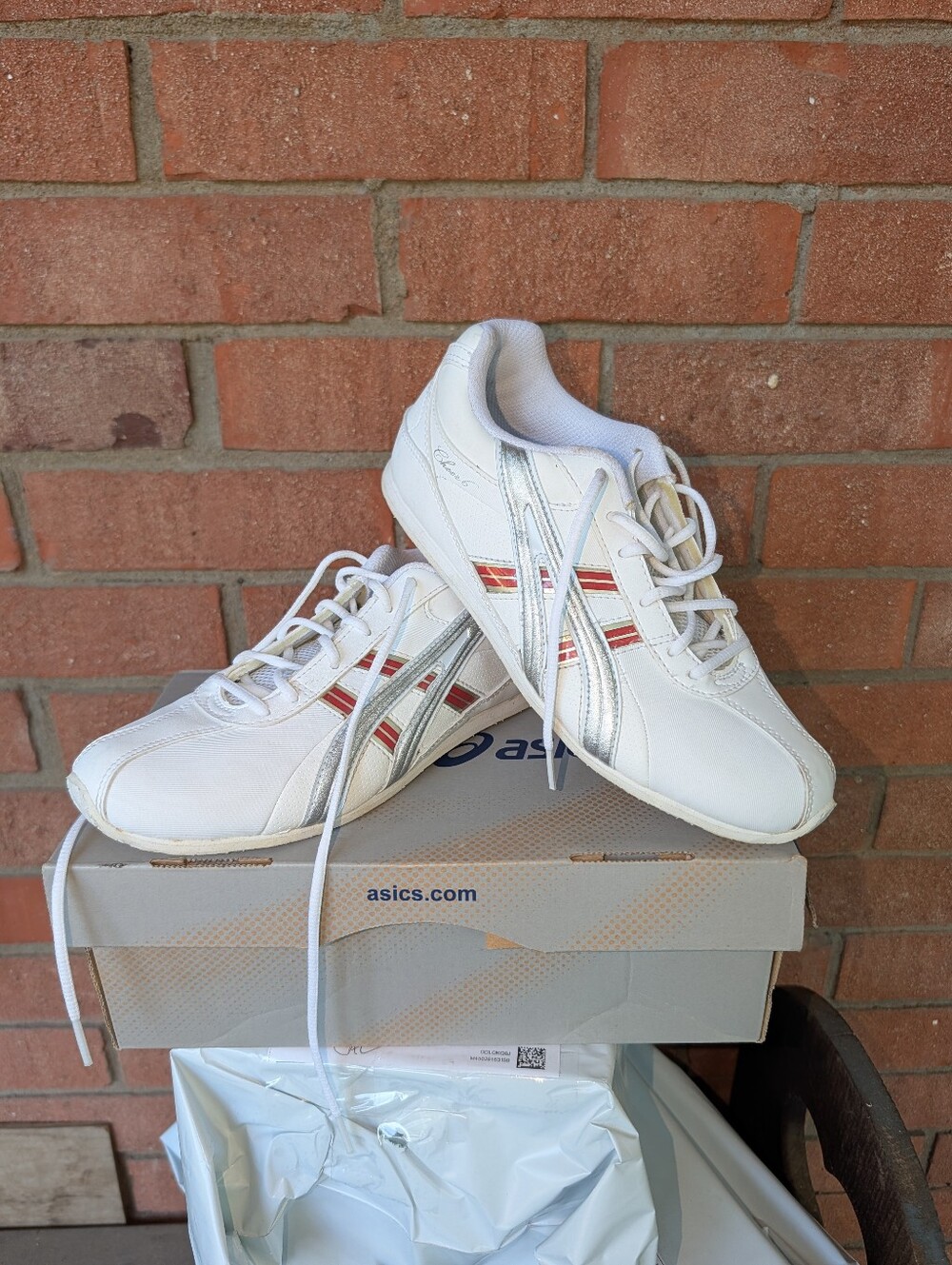 Asics 6 cheer White Sneakers with Red Stripe Accents